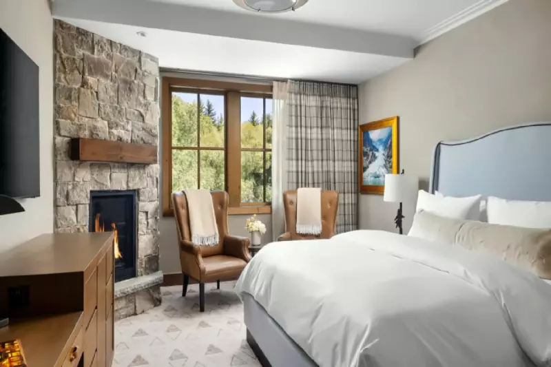 Fireplace Courtyard View Room