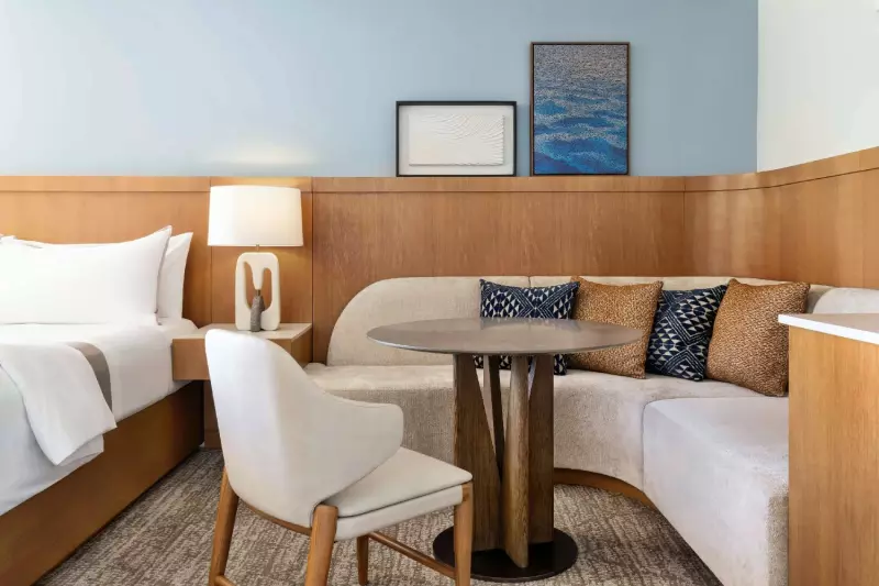 Penthouse Skyline View Room 