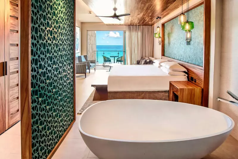 Ocean View Oval Bathtub Suite