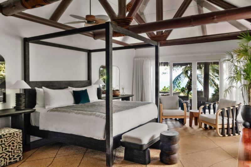 Beachfront Spa Suite