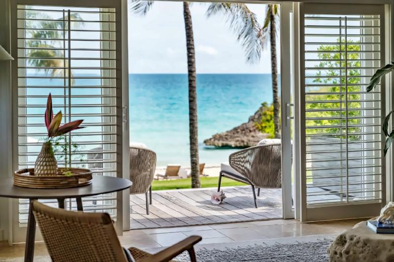 Grand Beachfront Suite