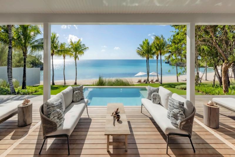 2 Bedroom Beachfront Infinity Pool Villa