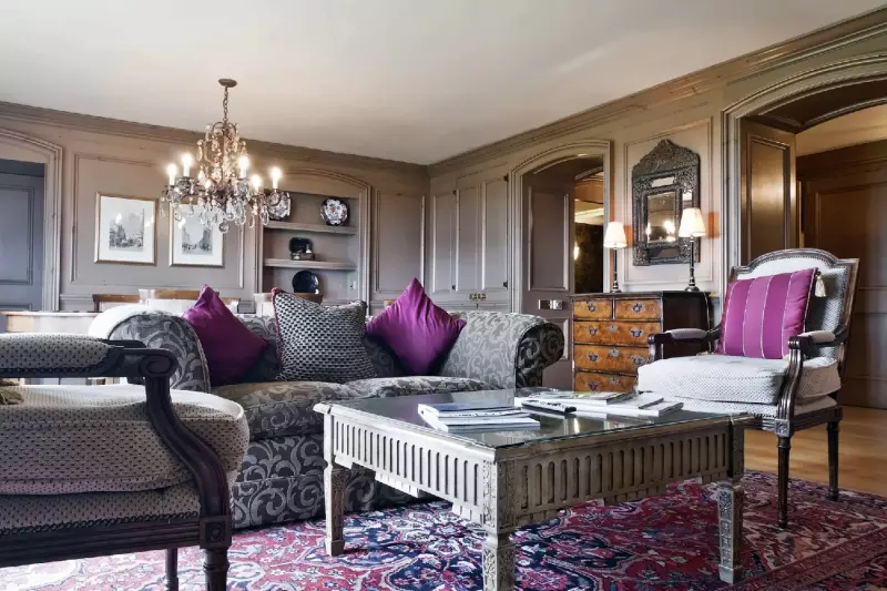 Royal & Ancient Suite