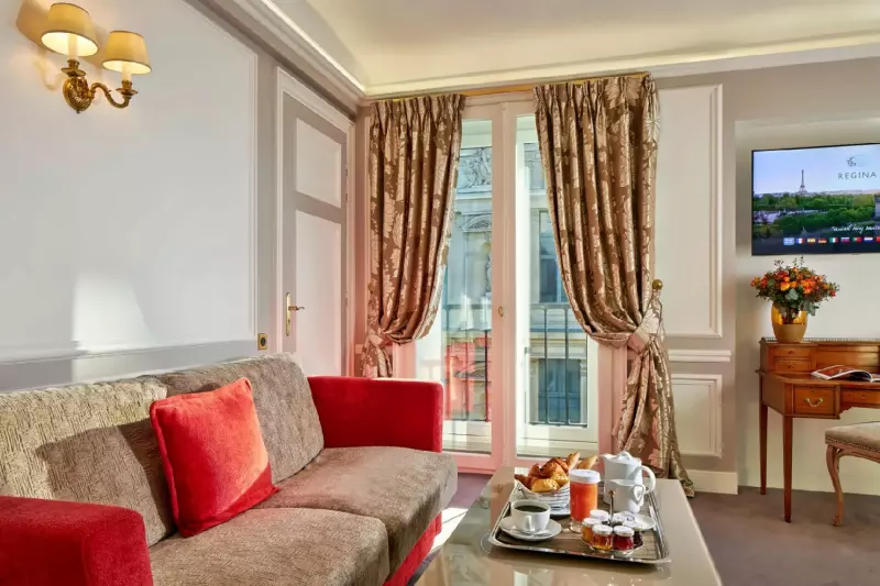 Junior Eiffel Tower Suite