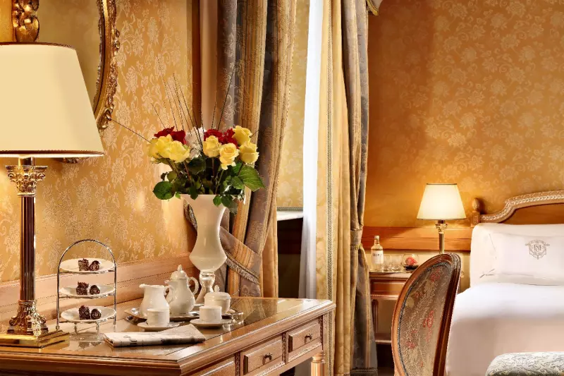 Superior Palace Comfort Room