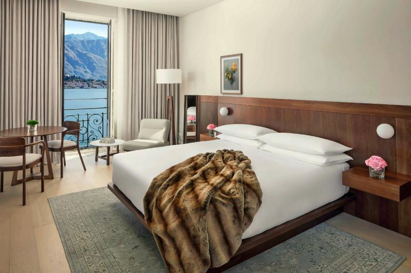 Lake View Room