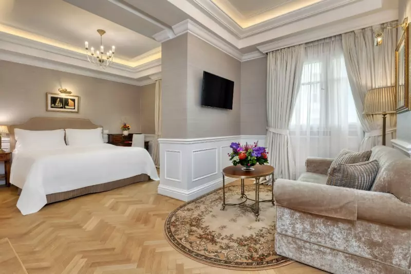 Junior Courtyard View Suite 