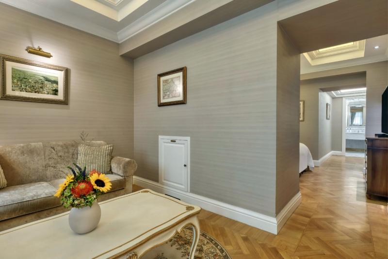 Deluxe Courtyard View Suite