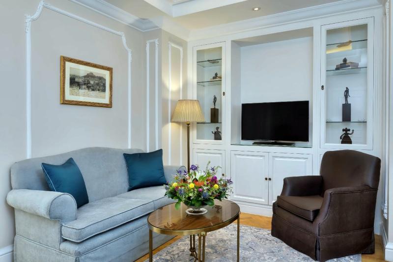 Grand City View Suite