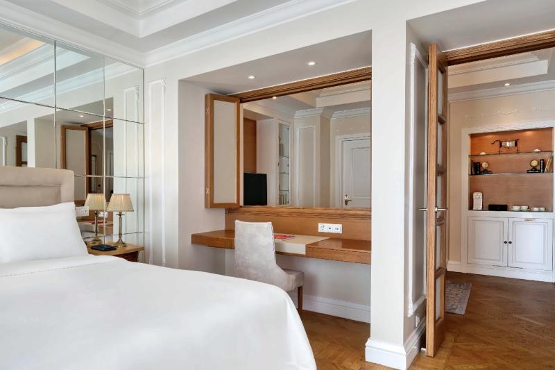Grand Acropolis View Suite
