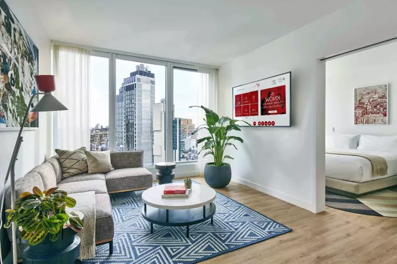 Grand Empire View Suite