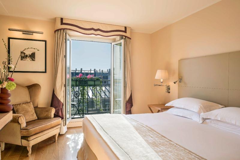 Deluxe Balcony Room