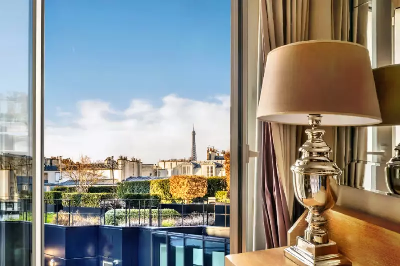 Deluxe Eiffel Tower View Room