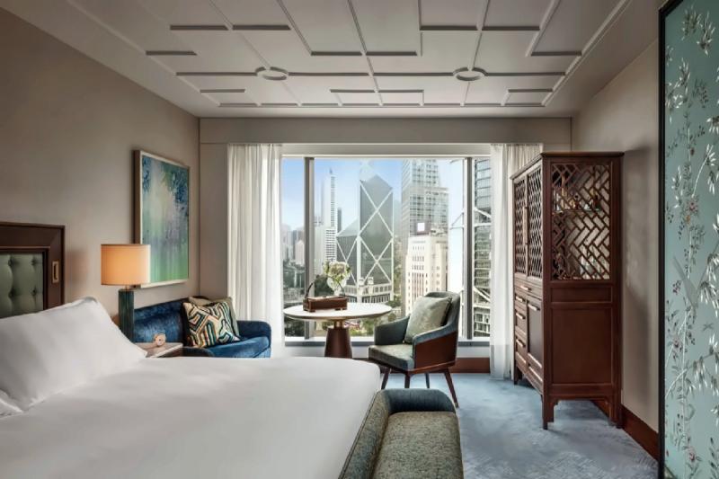 Premier Statue Square Room