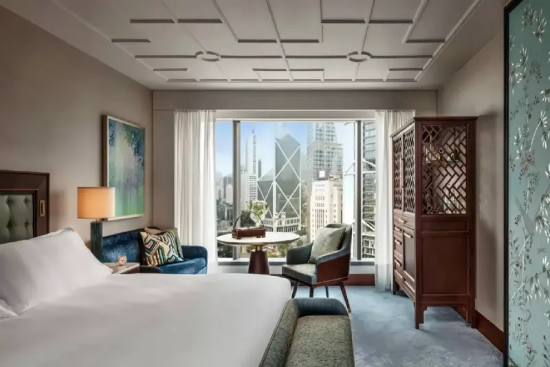 Premier Statue Square Room