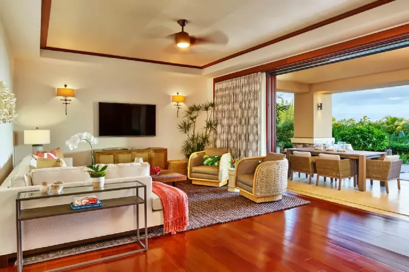 3 Bedroom Garden View Grand with Den Residence