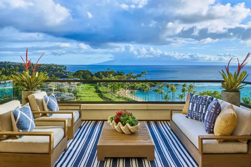 3 Bedroom Ocean View Grand with Den Residence