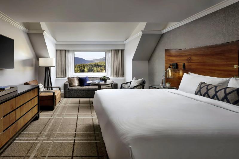 Deluxe Slopeside View Room