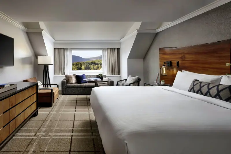 Deluxe Slopeside View Room