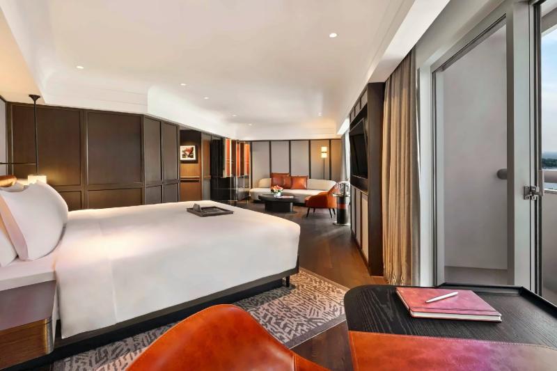Signature Gold Suite