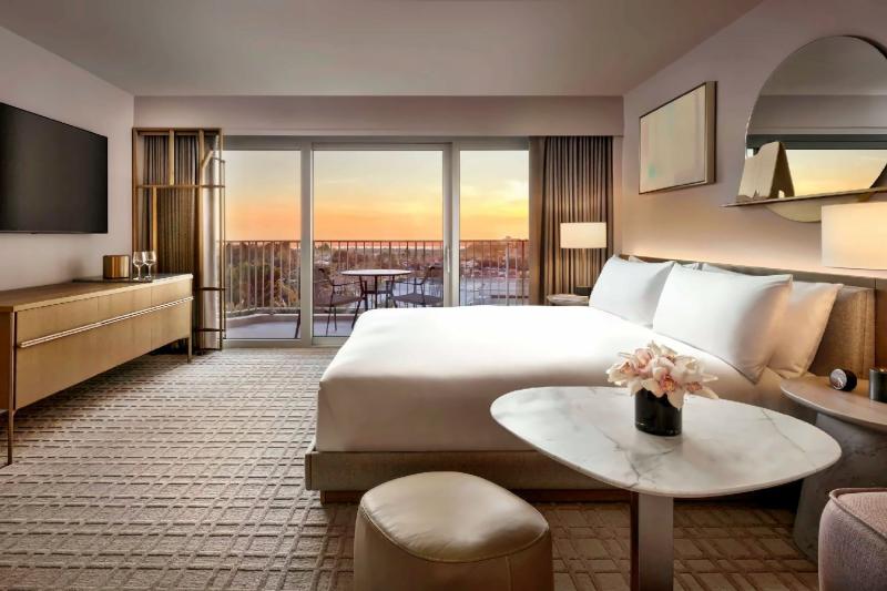 Deluxe Sunset View Room