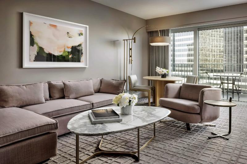 Signature Corner Suite