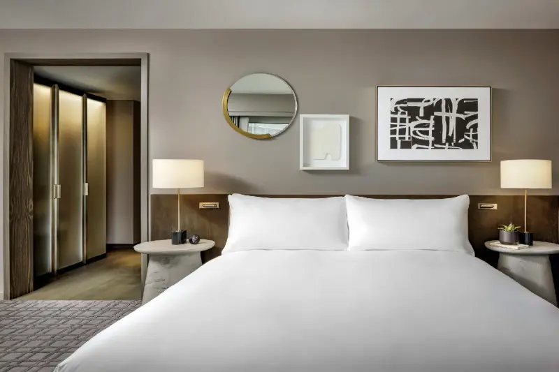 Fairmont Gold Signature Corner Suite