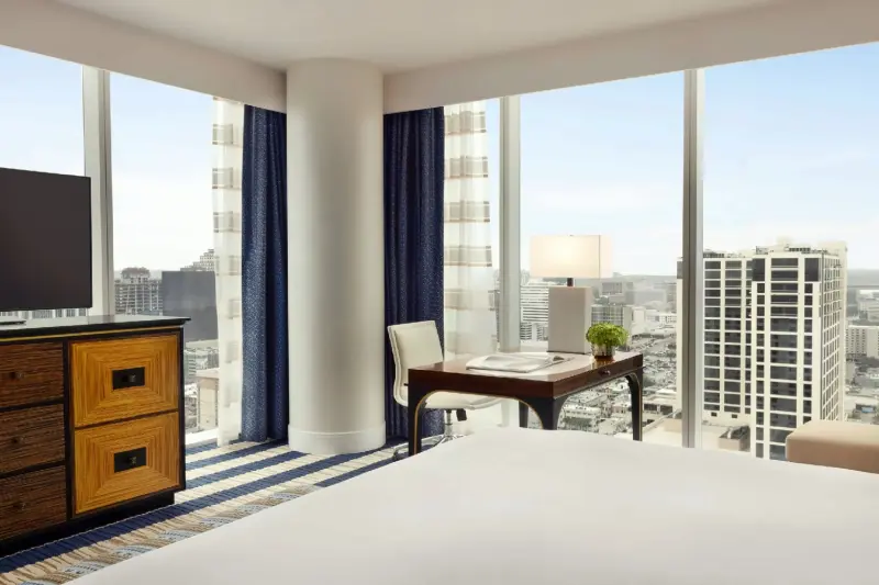 Signature Skyline View Corner Room