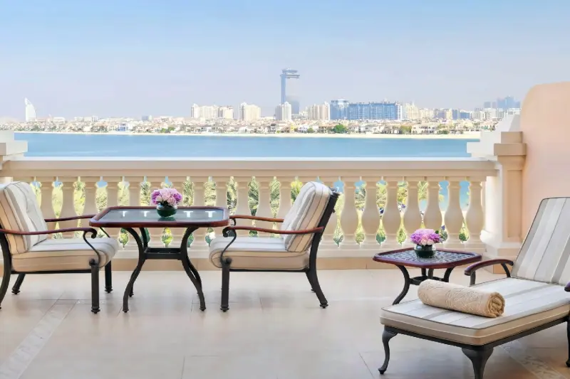 Signature Palm Club Suite