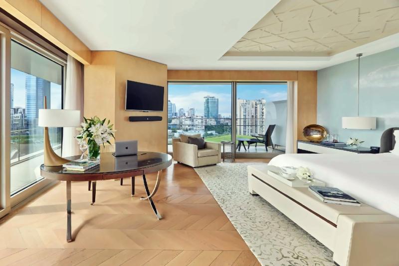 Corner Premier Room 