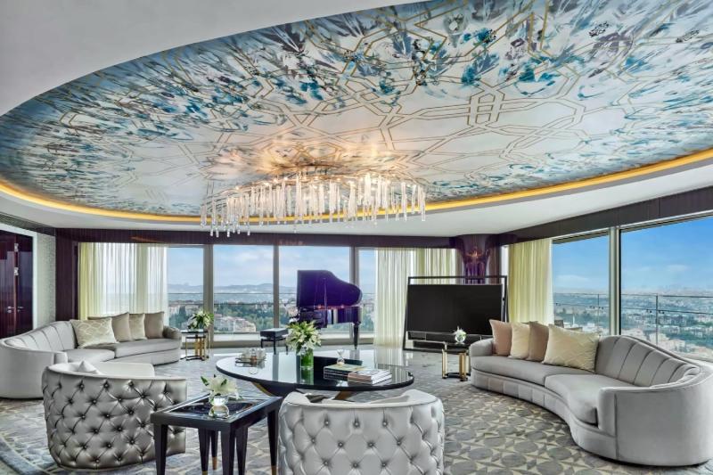 Raffles Suite