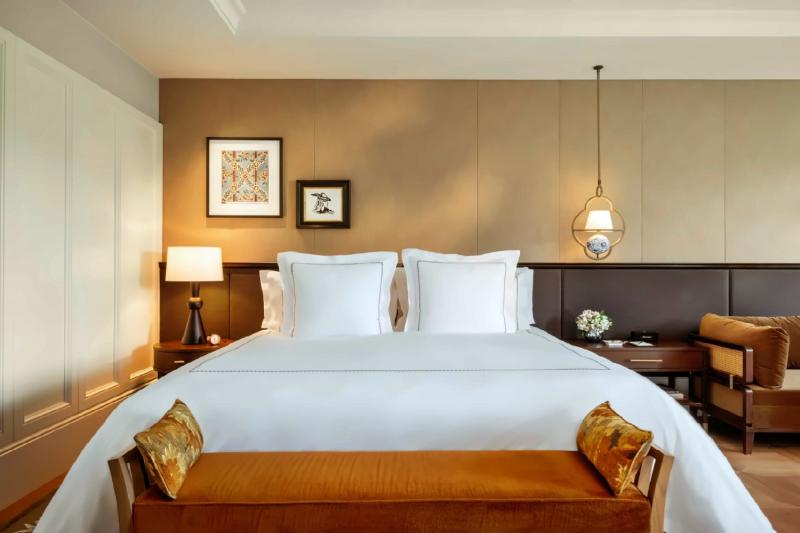 Junior Lakeside Suite