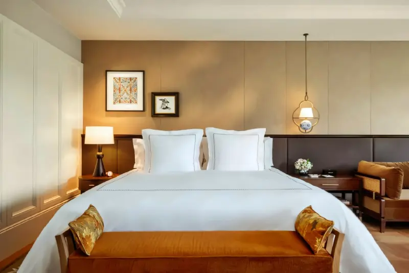Junior Lakeside Suite