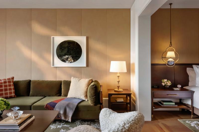 Deluxe Junior Lake View Suite