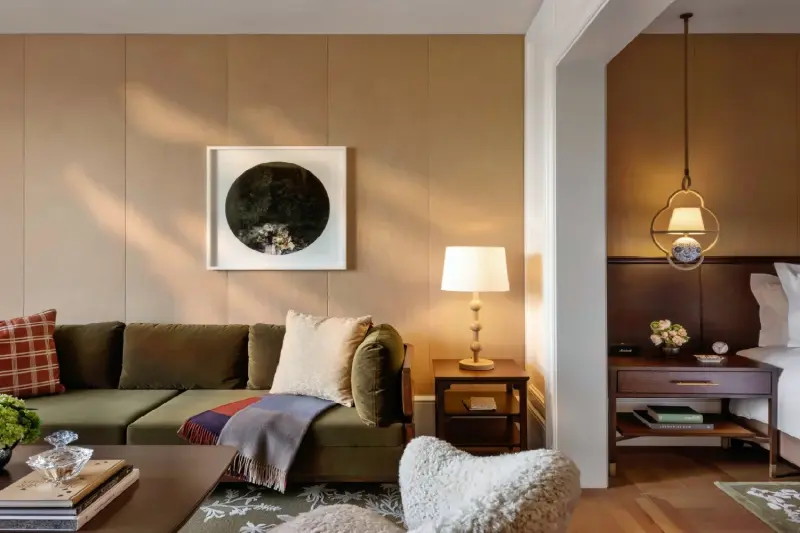Deluxe Junior Lake View Suite