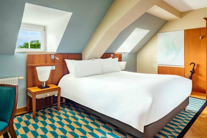 Attic Classic Room