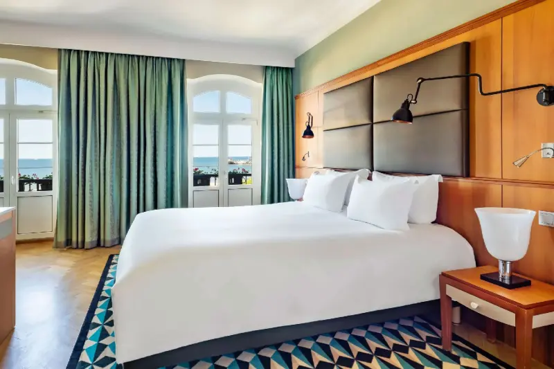 Junior Seaside Balcony Suite