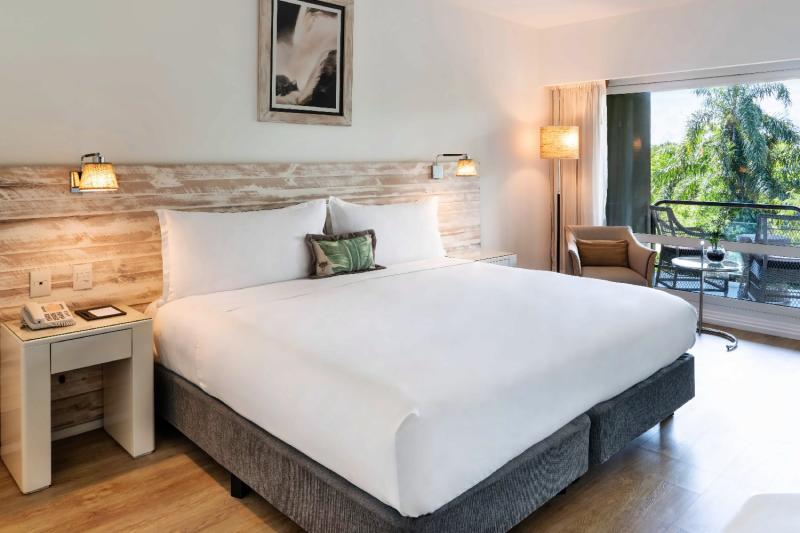 Deluxe Jungle View Room