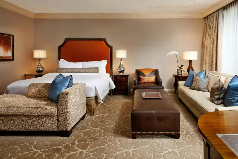 Grand Lux Corner Room