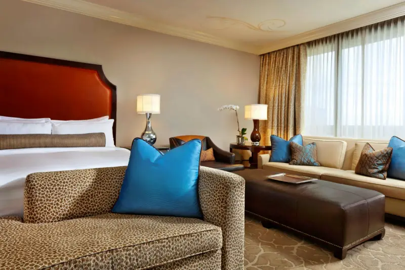 Grand Lux Corner Room