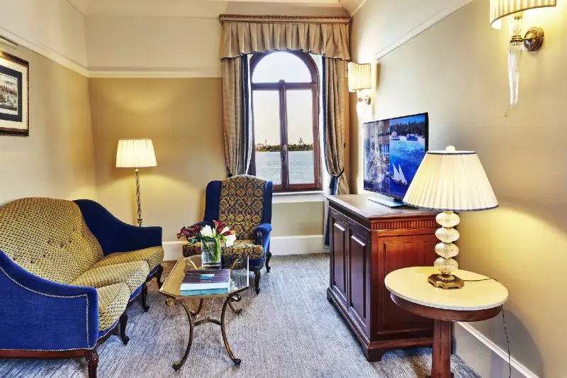 Lagoon Panoramic View Suite