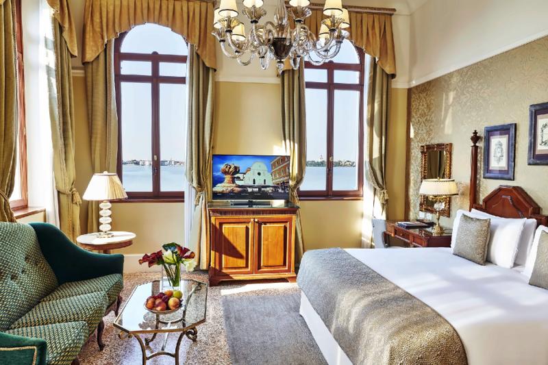 Grand Deluxe Lagoon View Room 