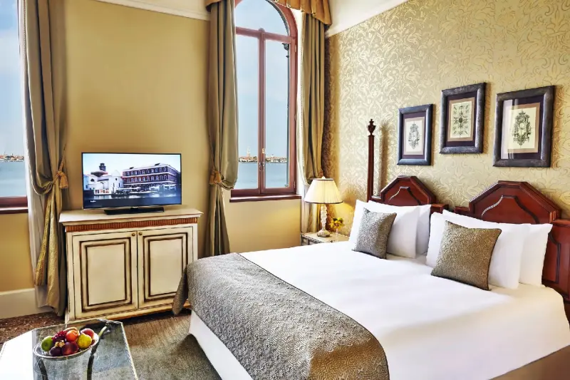 Deluxe Courtyard View Room