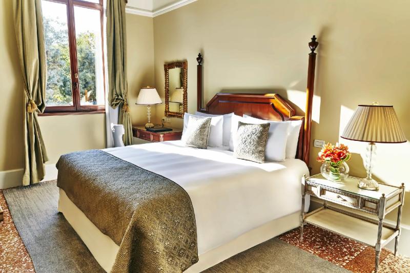 Deluxe Courtyard View Room