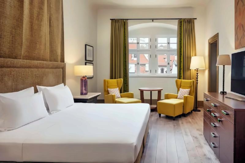 Deluxe St Thomas Church View Room