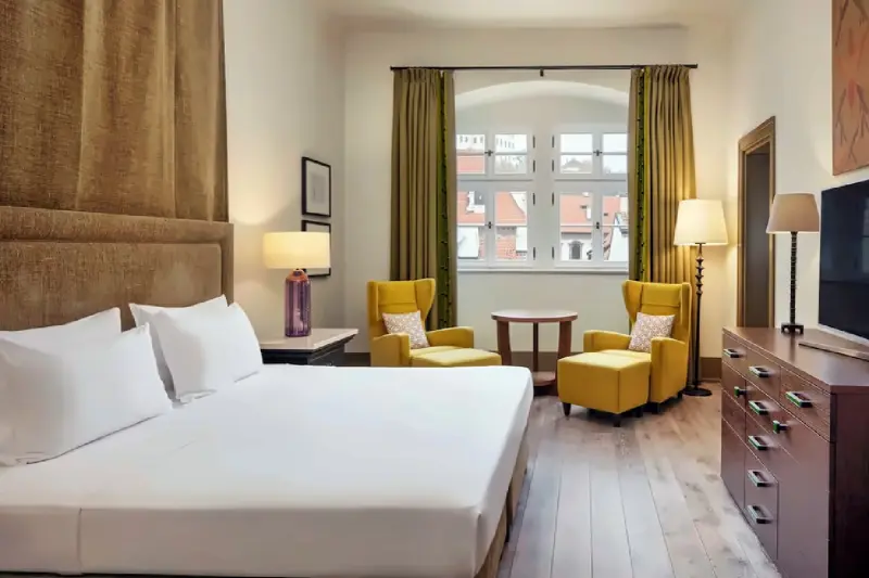 Deluxe St Thomas Church View Room