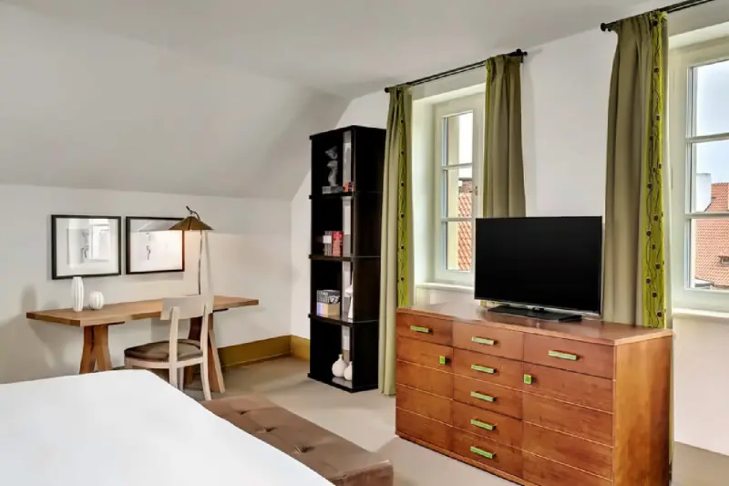 Junior St Thomas Church View Suite