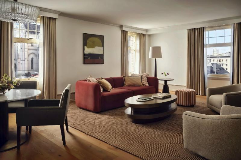 Corner Suite