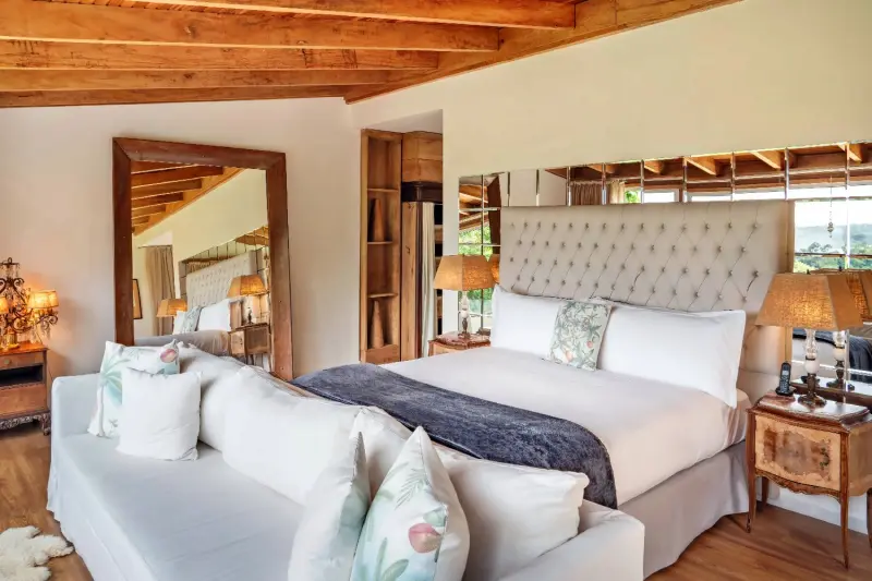 RedLevel Royal Waterfall View Suite