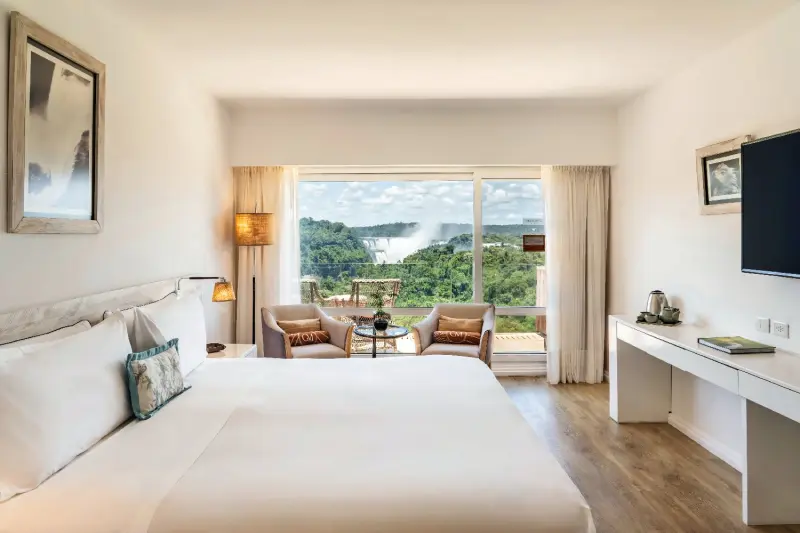 RedLevel Waterfall View Room